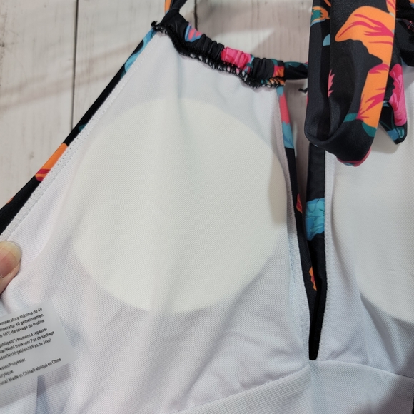 NWOT 2BPrity Women's Black Floral Halter One Piece Swimsuit Size Medium (10). - Picture 7 of 9